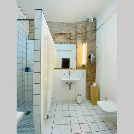 Wunderschoene Ladenwohnung In Kreuzberg *