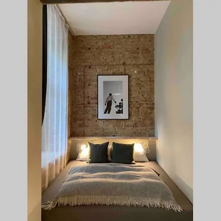 Wunderschoene Ladenwohnung In Kreuzberg *