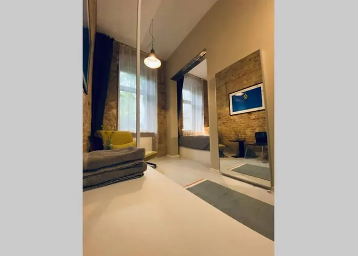 Wunderschoene Ladenwohnung In Kreuzberg *